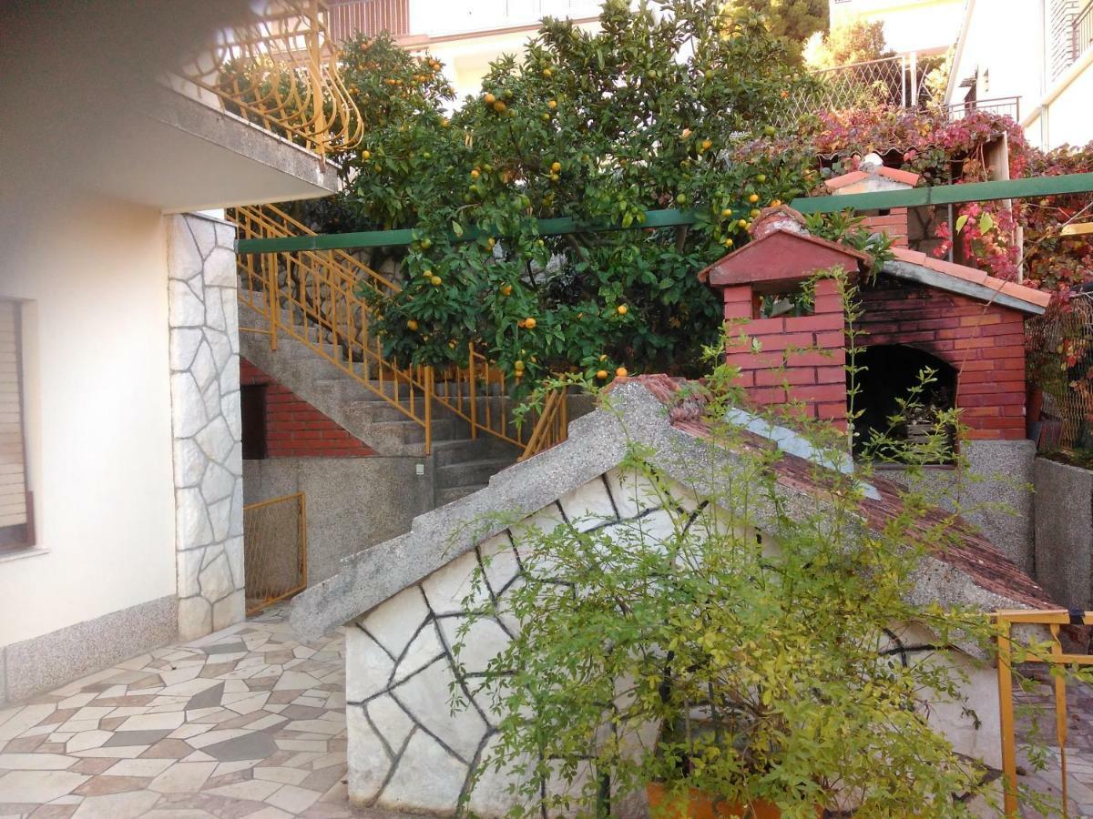 Apartment Nely - Sea, Terrace And Peace Трогир Екстериор снимка