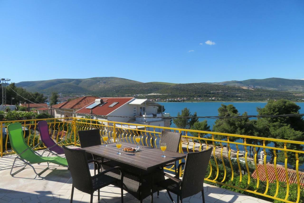 Apartment Nely - Sea, Terrace And Peace Трогир Екстериор снимка
