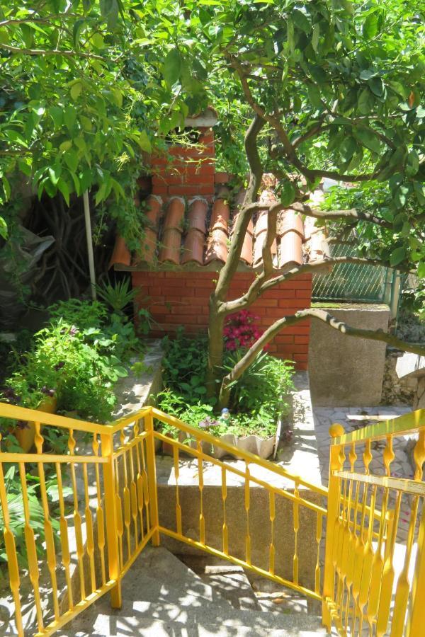 Apartment Nely - Sea, Terrace And Peace Трогир Екстериор снимка